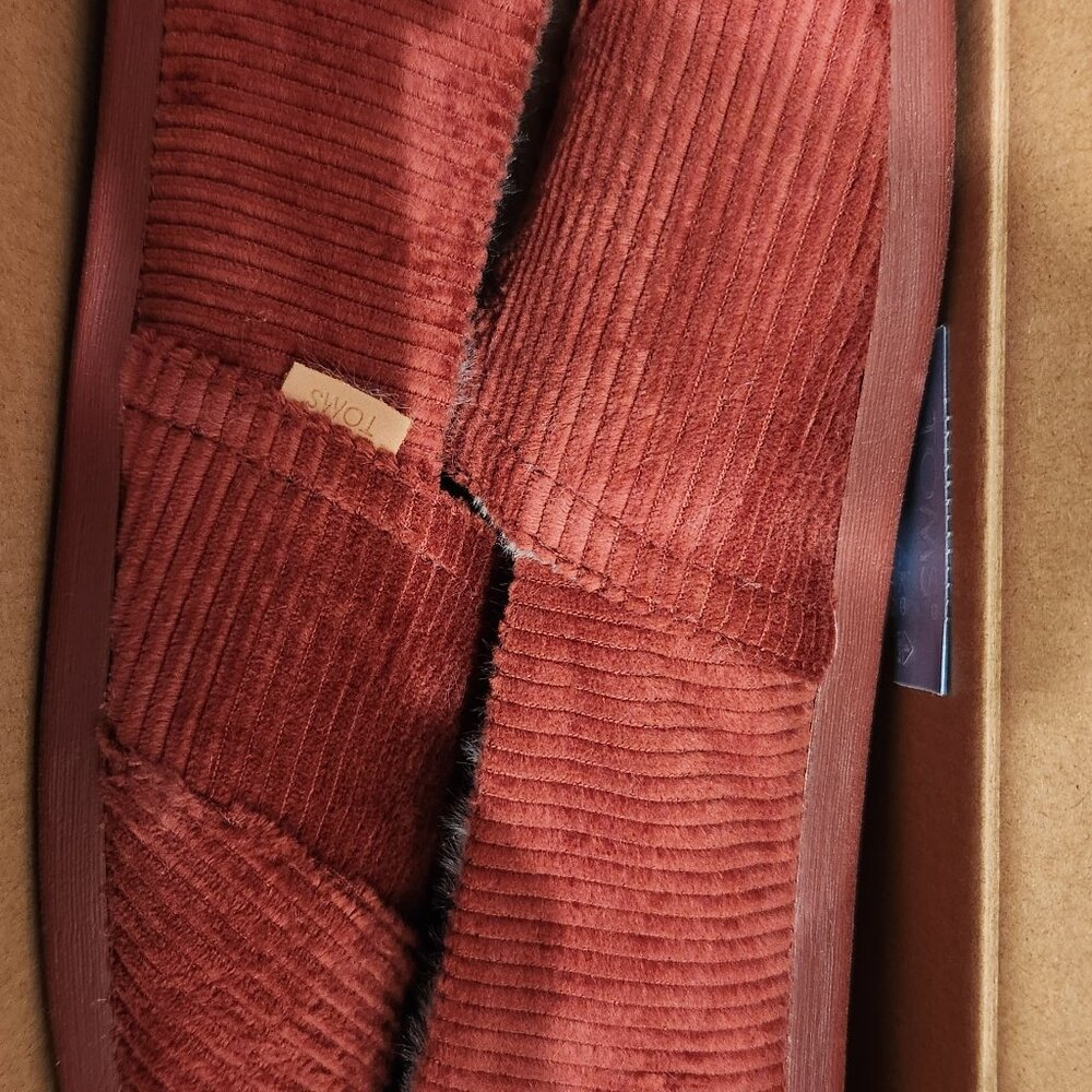 NWT TOMS Alpargata Classic